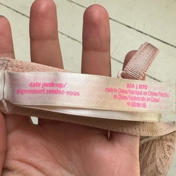 Victorias Secret Pink Date Push Up Bra - Picture 3 of 3